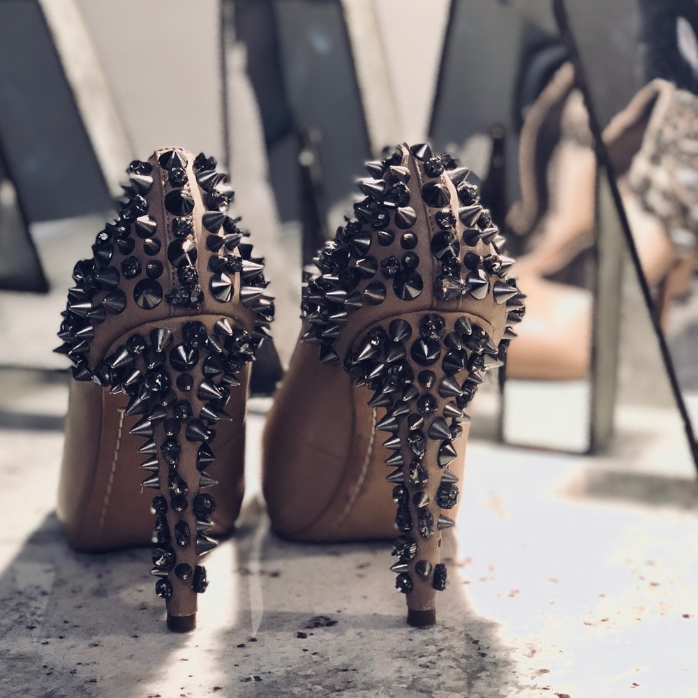 Sam Edelman Nude pump with studded back - Picture 6 of 6